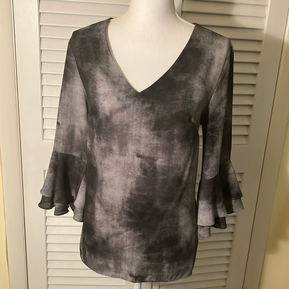 Ariella Women's Black and Gray Ruffle Sleeve Top size M